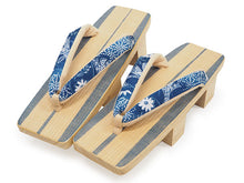 画像をギャラリービューアに読み込む, 下駄 レディース 桐 白木 藍色 ライン 台 二枚歯でカランコロンの音を楽しめる 粋な下駄 安心の日本製