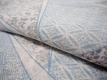 画像をギャラリービューアに読み込む, 洗える夏着物 4点セット Lサイズ オフホワイト 裂取 唐草 青海波 きもの 黄緑 花繋ぎ柄 名古屋帯 正絹帯揚げ帯締め コーディネートの不安解消 お仕立て済みなので届いたらすぐにおでかけ