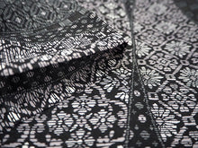 画像をギャラリービューアに読み込む, 夏着物 洗える 単品 レディース 紗 L 黒地 よろけ縞 小紋柄 仕立て上がりだから届いたらすぐ着れる 自宅で洗濯できてメンテナンスが楽