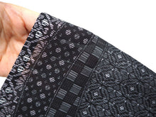 画像をギャラリービューアに読み込む, 夏着物 洗える 単品 レディース 紗 L 黒地 よろけ縞 小紋柄 仕立て上がりだから届いたらすぐ着れる 自宅で洗濯できてメンテナンスが楽