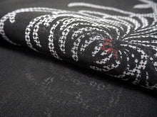 画像をギャラリービューアに読み込む, 夏着物 洗える 単品 レディース 紗 L 黒地 乱菊 仕立て上がりだから届いたらすぐ着れる 自宅で洗濯できてメンテナンスが楽