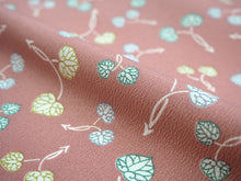 画像をギャラリービューアに読み込む, 洗える着物 反物のみ ポリエステル レディース 女性 小紋 着物 渋サーモンピンク地葵柄 袷・単衣の着物にも羽織・コートにもお仕立て可能