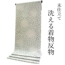 画像をギャラリービューアに読み込む, 洗える着物 反物のみ ポリエステル レディース 女性 小紋 着物 淡いベージュ×グリーングレー地貉菊柄 袷・単衣の着物にも羽織・コートにもお仕立て可能