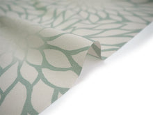 画像をギャラリービューアに読み込む, 洗える着物 反物のみ ポリエステル レディース 女性 小紋 着物 淡いベージュ×グリーングレー地貉菊柄 袷・単衣の着物にも羽織・コートにもお仕立て可能