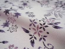 画像をギャラリービューアに読み込む, 洗える着物 反物のみ ポリエステル レディース 女性 小紋 着物 淡いパープルグレー地市松に四季の花柄 袷・単衣の着物にも羽織・コートにもお仕立て可能