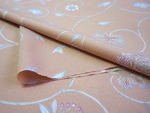 画像をギャラリービューアに読み込む, 洗える着物 反物のみ ポリエステル レディース 女性 小紋 着物 薄オレンジ地更紗柄 袷・単衣の着物にも羽織・コートにもお仕立て可能