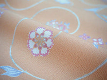 画像をギャラリービューアに読み込む, 洗える着物 反物のみ ポリエステル レディース 女性 小紋 着物 薄オレンジ地更紗柄 袷・単衣の着物にも羽織・コートにもお仕立て可能