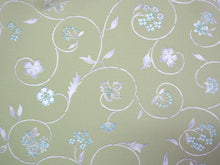画像をギャラリービューアに読み込む, 洗える着物 反物のみ ポリエステル レディース 女性 小紋 着物 薄グリーン地更紗柄 袷・単衣の着物にも羽織・コートにもお仕立て可能