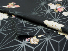 画像をギャラリービューアに読み込む, 洗える着物 反物のみ ポリエステル レディース 女性 小紋 着物 黒地破れ麻の葉に桜柄 袷・単衣の着物にも羽織・コートにもお仕立て可能