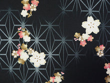 画像をギャラリービューアに読み込む, 洗える着物 反物のみ ポリエステル レディース 女性 小紋 着物 黒地破れ麻の葉に桜柄 袷・単衣の着物にも羽織・コートにもお仕立て可能