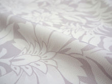 画像をギャラリービューアに読み込む, 洗える着物 反物のみ ポリエステル レディース 女性 小紋 着物 薄パープルベージュ地更紗柄 袷・単衣の着物にも羽織・コートにもお仕立て可能