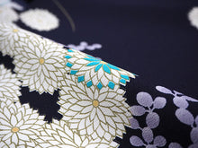 画像をギャラリービューアに読み込む, 洗える着物 反物のみ ポリエステル レディース 女性 小紋 着物 紫地菊柄 袷・単衣の着物にも羽織・コートにもお仕立て可能