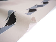 画像をギャラリービューアに読み込む, 洗える着物 反物のみ ポリエステル レディース 女性 小紋 着物 淡いベージュ地立涌チャック柄 袷・単衣の着物にも羽織・コートにもお仕立て可能