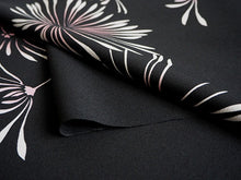 画像をギャラリービューアに読み込む, 洗える着物 反物のみ ポリエステル レディース 女性 小紋 着物 黒地菊柄 袷・単衣の着物にも羽織・コートにもお仕立て可能