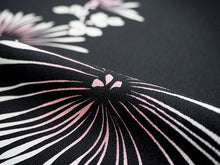 画像をギャラリービューアに読み込む, 洗える着物 反物のみ ポリエステル レディース 女性 小紋 着物 黒地菊柄 袷・単衣の着物にも羽織・コートにもお仕立て可能