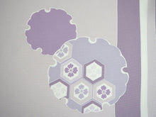 画像をギャラリービューアに読み込む, 洗える着物 反物のみ ポリエステル レディース 女性 小紋 着物 淡いローズグレー地縞に雪輪柄 袷・単衣の着物にも羽織・コートにもお仕立て可能