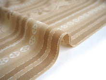 画像をギャラリービューアに読み込む, 洗える着物 反物のみ ポリエステル レディース 女性 小紋 着物 ベージュ地縞に更紗柄 袷・単衣の着物にも羽織・コートにもお仕立て可能