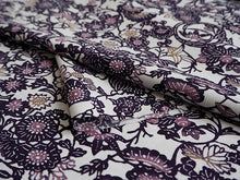 画像をギャラリービューアに読み込む, 洗える着物 反物のみ ポリエステル レディース 女性 小紋 着物 淡いグレー地渋紫紅型風花柄 袷・単衣の着物にも羽織・コートにもお仕立て可能