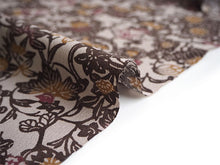 画像をギャラリービューアに読み込む, 洗える着物 反物のみ ポリエステル レディース 女性 小紋 着物 グレーベージュ地茶色紅型風花柄 袷・単衣の着物にも羽織・コートにもお仕立て可能