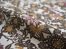 画像をギャラリービューアに読み込む, 洗える着物 反物のみ ポリエステル レディース 女性 小紋 着物 グレーベージュ地茶色紅型風花柄 袷・単衣の着物にも羽織・コートにもお仕立て可能