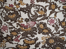 画像をギャラリービューアに読み込む, 洗える着物 反物のみ ポリエステル レディース 女性 小紋 着物 グレーベージュ地茶色紅型風花柄 袷・単衣の着物にも羽織・コートにもお仕立て可能