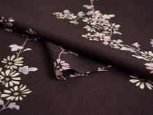 画像をギャラリービューアに読み込む, 洗える着物 反物のみ ポリエステル レディース 女性 小紋 着物 こげ茶地菊柄 袷・単衣の着物にも羽織・コートにもお仕立て可能