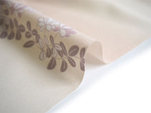 画像をギャラリービューアに読み込む, 洗える着物 反物のみ ポリエステル レディース 女性 小紋 着物 薄ベージュ地シロツメクサ柄 袷・単衣の着物にも羽織・コートにもお仕立て可能