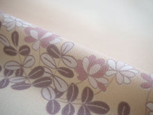 画像をギャラリービューアに読み込む, 洗える着物 反物のみ ポリエステル レディース 女性 小紋 着物 薄ベージュ地シロツメクサ柄 袷・単衣の着物にも羽織・コートにもお仕立て可能