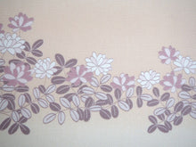 画像をギャラリービューアに読み込む, 洗える着物 反物のみ ポリエステル レディース 女性 小紋 着物 薄ベージュ地シロツメクサ柄 袷・単衣の着物にも羽織・コートにもお仕立て可能