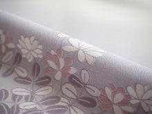 画像をギャラリービューアに読み込む, 洗える着物 反物のみ ポリエステル レディース 女性 小紋 着物 淡いグレー地シロツメクサ柄 袷・単衣の着物にも羽織・コートにもお仕立て可能
