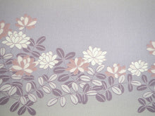 画像をギャラリービューアに読み込む, 洗える着物 反物のみ ポリエステル レディース 女性 小紋 着物 淡いグレー地シロツメクサ柄 袷・単衣の着物にも羽織・コートにもお仕立て可能
