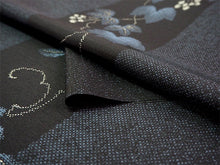 画像をギャラリービューアに読み込む, 雨コート 反物のみ 着物用 レインコート ポリエステル レディース 女性 黒×紺地縞に葡萄柄 道中着・道行・二部式などの雨コートに 撥水加工済み