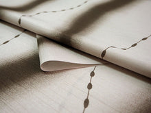 画像をギャラリービューアに読み込む, 雨コート 反物のみ 着物用 レインコート ポリエステル レディース 女性 淡いグレーベージュ地よろけ縞柄 道中着・道行・二部式などの雨コートに 撥水加工済み