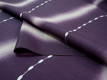 画像をギャラリービューアに読み込む, 雨コート 反物のみ 着物用 レインコート ポリエステル レディース 女性 紫地よろけ縞柄 道中着・道行・二部式などの雨コートに 撥水加工済み
