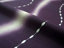 画像をギャラリービューアに読み込む, 雨コート 反物のみ 着物用 レインコート ポリエステル レディース 女性 紫地よろけ縞柄 道中着・道行・二部式などの雨コートに 撥水加工済み