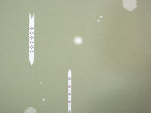 画像をギャラリービューアに読み込む, 雨コート 反物のみ 着物用 レインコート ポリエステル レディース 女性 モスグリーン地雪輪に絣柄 道中着・道行・二部式などの雨コートに 撥水加工済み