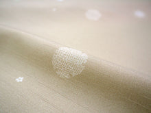 画像をギャラリービューアに読み込む, 雨コート 反物のみ 着物用 レインコート ポリエステル レディース 女性 ベージュ地雪輪に絣柄 道中着・道行・二部式などの雨コートに 撥水加工済み