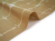 画像をギャラリービューアに読み込む, 雨コート 反物のみ 着物用 レインコート ポリエステル レディース 女性 からし色地破れ格子柄 道中着・道行・二部式などの雨コートに 撥水加工済み