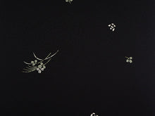 画像をギャラリービューアに読み込む, 着物 洗える着物 フルオーダー 仕立て付 小紋 チャコール 黒 秋草 すずめ 東レシルック 反物 静電気が起きにくい 自宅で洗濯OK 着物・羽織に