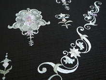 画像をギャラリービューアに読み込む, 名古屋帯 単品 正絹 九寸 黒 花 レース 刺繍 なごや帯 お太鼓柄 カジュアル 西陣織 川端有限会社謹製 お仕立てをしてお届け