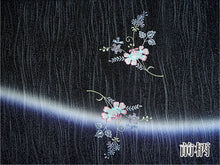 画像をギャラリービューアに読み込む, 名古屋帯 単品 正絹 九寸 黒×紫ぼかし 花 レース 刺繍 なごや帯 お太鼓柄 カジュアル 西陣織 川端有限会社謹製 お仕立てをしてお届け