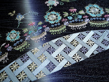 画像をギャラリービューアに読み込む, 名古屋帯 単品 正絹 九寸 黒×紫ぼかし 花 レース 刺繍 なごや帯 お太鼓柄 カジュアル 西陣織 川端有限会社謹製 お仕立てをしてお届け