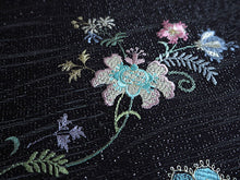 画像をギャラリービューアに読み込む, 名古屋帯 単品 正絹 九寸 黒×紫ぼかし 花 レース 刺繍 なごや帯 お太鼓柄 カジュアル 西陣織 川端有限会社謹製 お仕立てをしてお届け