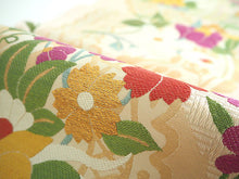 画像をギャラリービューアに読み込む, 袋帯 正絹 六通柄 未使用 仕立て付き 西陣織 着物愛好者にファンが多い帯屋捨松謹製 証紙付 薄ベージュ 花つる紋 ふくろ帯 女性 レディース