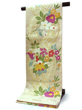 画像をギャラリービューアに読み込む, 袋帯 正絹 六通柄 未使用 仕立て付き 西陣織 着物愛好者にファンが多い帯屋捨松謹製 証紙付 薄ベージュ 花つる紋 ふくろ帯 女性 レディース