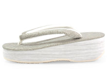 画像をギャラリービューアに読み込む, カレンブロッソ 草履 単品 Sサイズ グレー×ゴールド 花唐草柄 台 鼻緒 レディース 歩きやすくてオシャレ 愛好者の多い菱屋カフェ草履