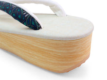 画像をギャラリービューアに読み込む, カレンブロッソ 草履 単品 Mサイズ オフホワイト 台 ダークグリーン地 更紗柄 鼻緒 レディース 歩きやすくてオシャレ 愛好者の多い菱屋カフェ草履