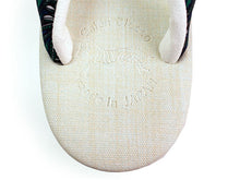 画像をギャラリービューアに読み込む, カレンブロッソ 草履 単品 Mサイズ オフホワイト 台 ダークグリーン地 更紗柄 鼻緒 レディース 歩きやすくてオシャレ 愛好者の多い菱屋カフェ草履