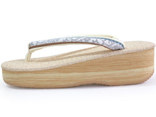 画像をギャラリービューアに読み込む, カレンブロッソ 草履 単品 Mサイズ ライトベージュ 台 白地 博多織 花唐草柄 鼻緒 レディース 歩きやすくてオシャレ 愛好者の多い菱屋カフェ草履