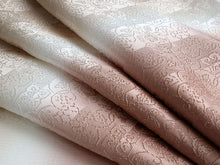 画像をギャラリービューアに読み込む, 帯揚げ 帯締め セット 正絹 ピンクベージュ×ベージュ 縞 唐草 帯あげ ピンク 帯〆 ぼかし 金 高麗 平打ち 訪問着・付け下げ・色無地に合わせて フォーマルシーンに